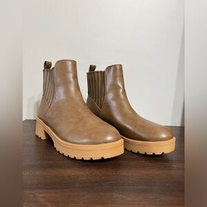 ZBY Brown Leather Chelsea Elastic Strap Ankle Lug Sole Boots Women’s Size 8